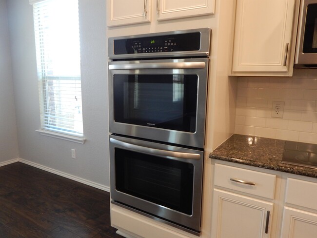 Building Photo - 1310 Stonewall Ridge