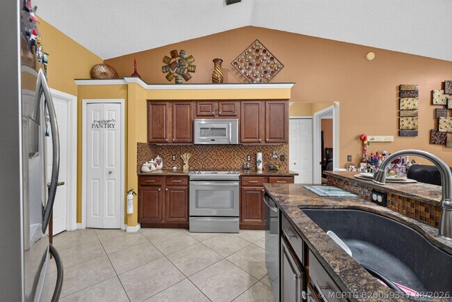 Building Photo - 3077 SE Galt Cir