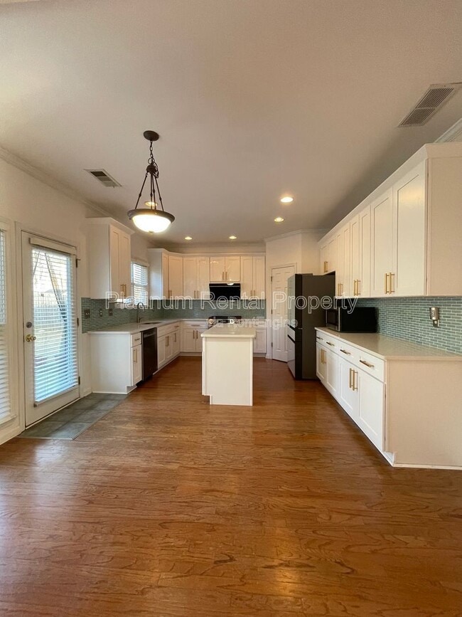 Building Photo - 2126 Malden Hill Dr