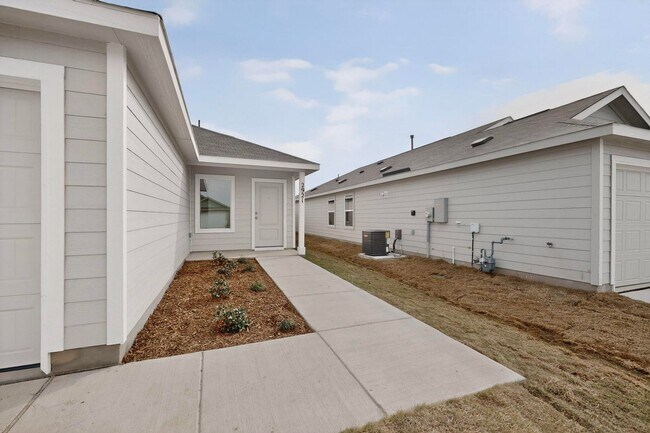 Building Photo - 3 Bedroom, 2 Bath Single-Story Lennar Home in Eastland Community
