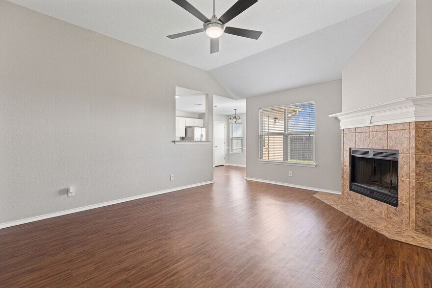 Building Photo - 7915 Redbrush