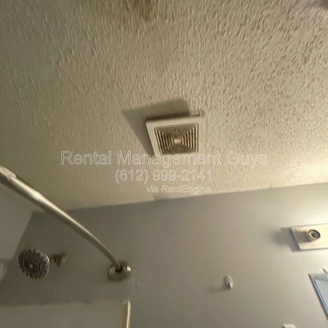 Building Photo - 2931 N Bryant Ave