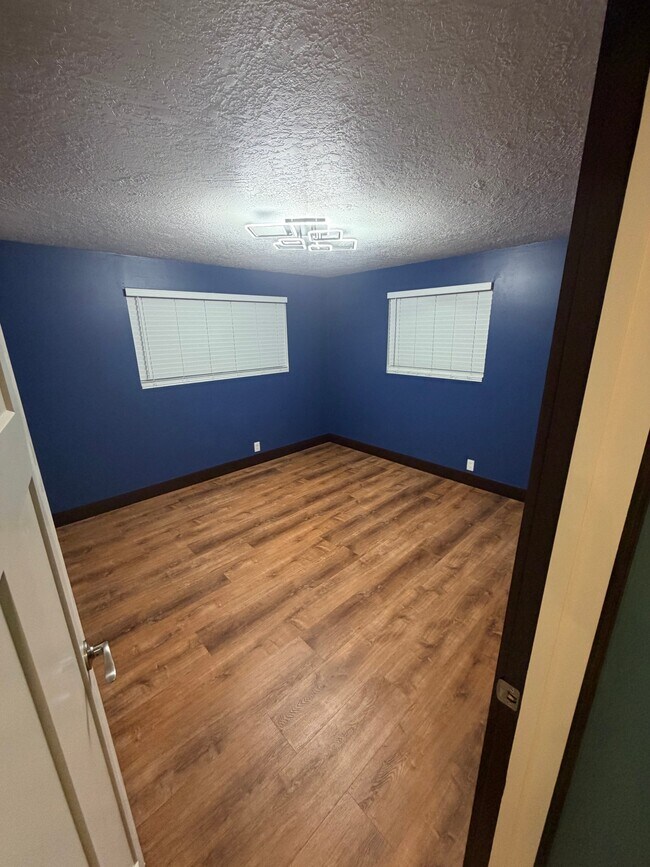 Building Photo - 360 N 300 W