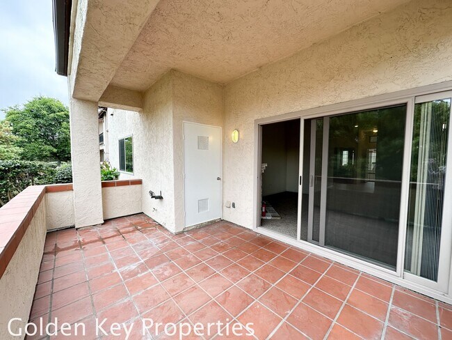 Building Photo - End-unit condo in the Villas of Calavera H...