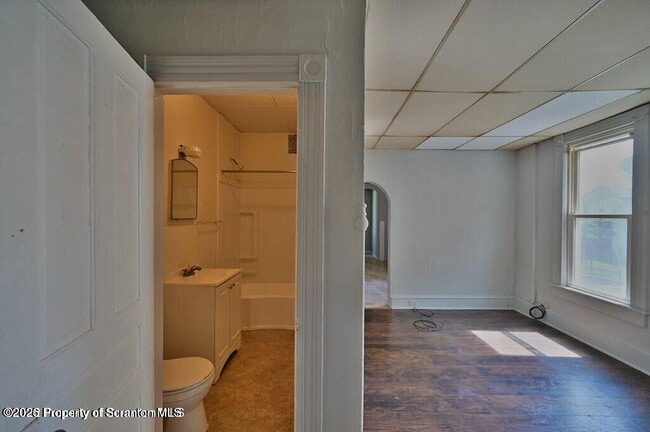 Building Photo - 1416 Capouse Ave