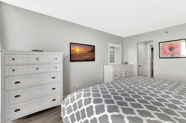 Building Photo - 1566 Bridgewood Dr