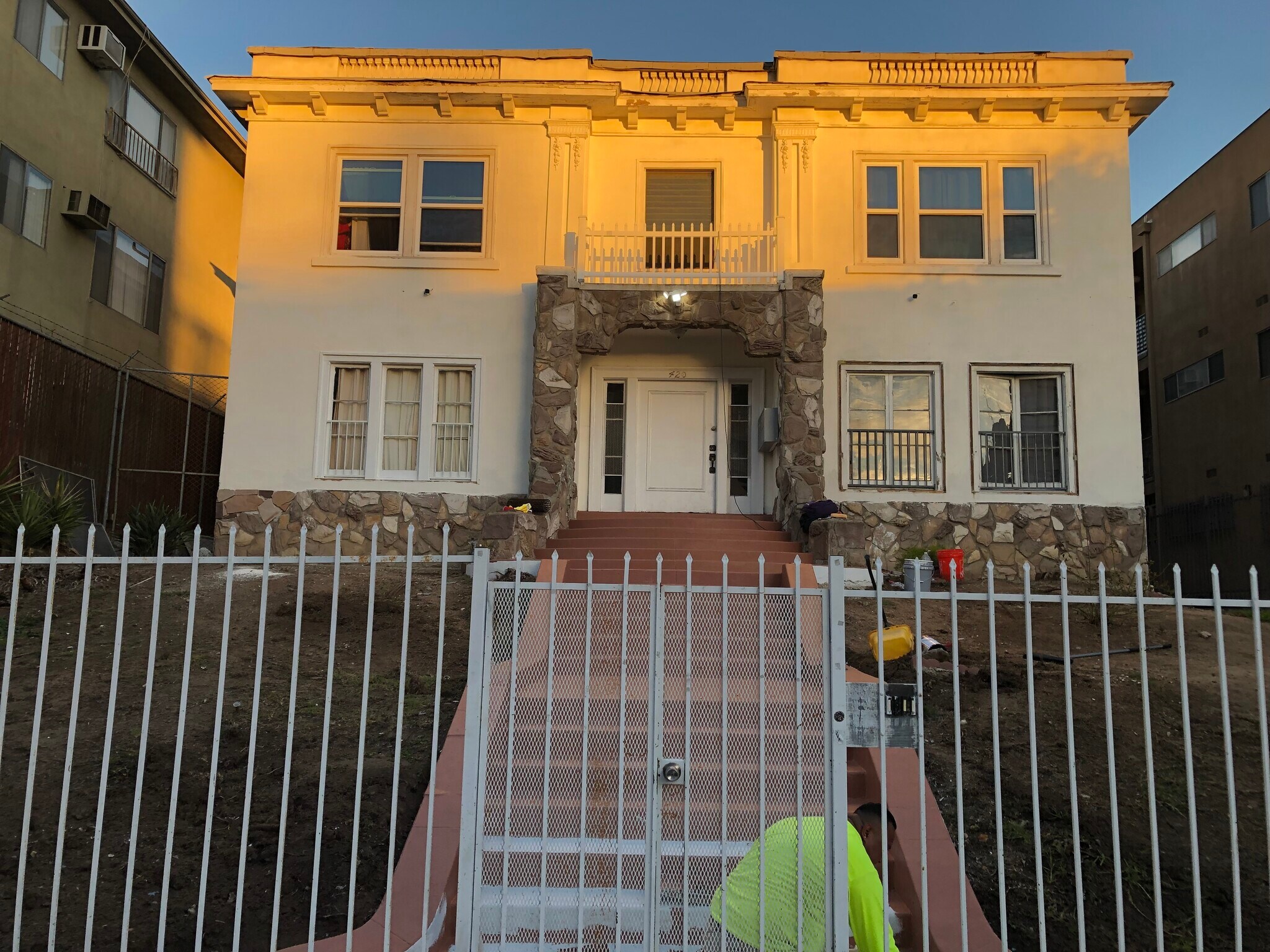 Building Photo - 420 S Berendo St