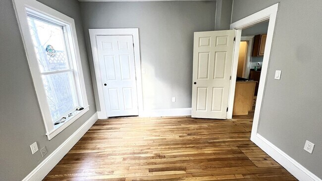 Building Photo - 31 Ridgeway St