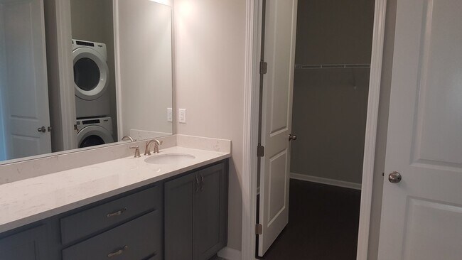 Building Photo - 1BR 1.5BA Townhouse- Aria Sandy Springs