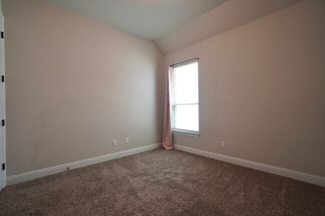 Building Photo - 6650 Verona Pl
