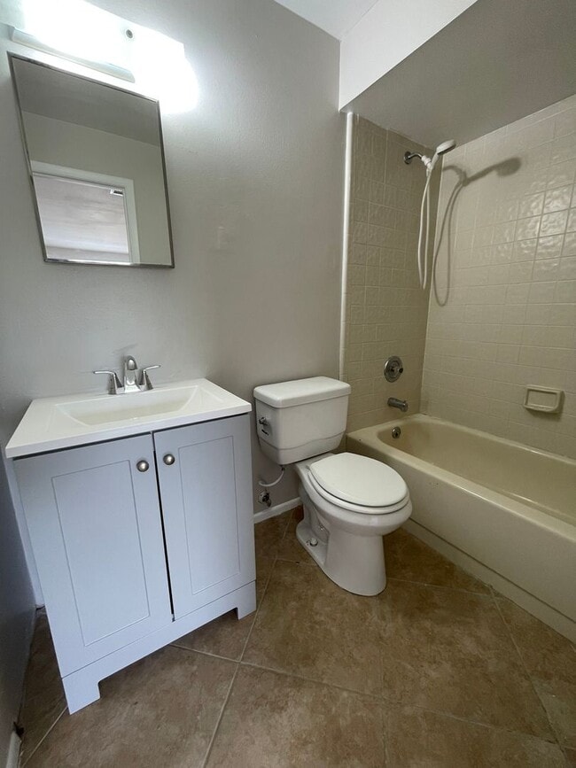 Building Photo - Newly Remodeled 2/2 Condo in South Daytona for $1325.00