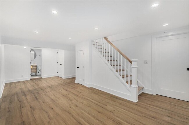 Building Photo - 14 Coralyn Rd