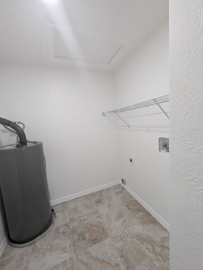 Building Photo - Updated 2/2 Duplex in Crystal River