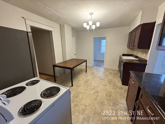 Building Photo - 2522 5th St NE