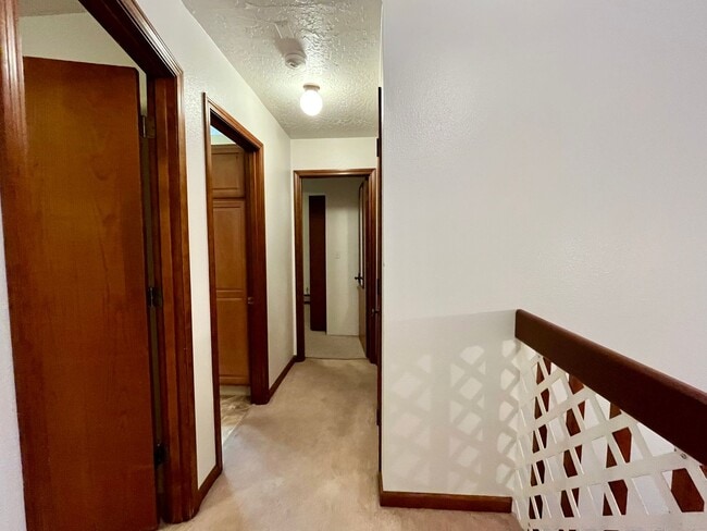 Building Photo - Cat friendly condo for rent in University West