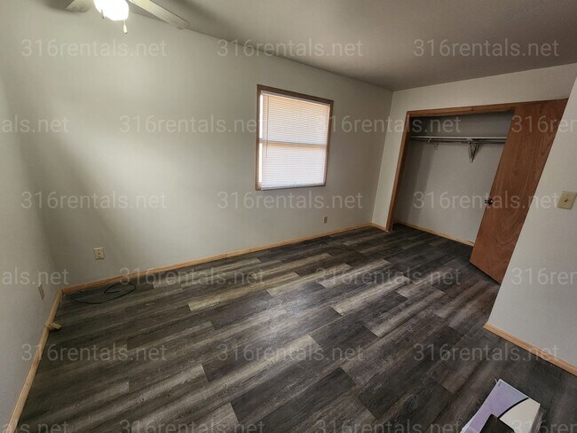 Building Photo - $1,349- 4 bedroom/ 2 bathroom Single Family Home