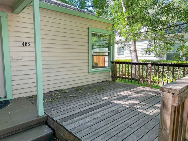 Building Photo - 5 Bedrooms and 3 Bathrooms!
