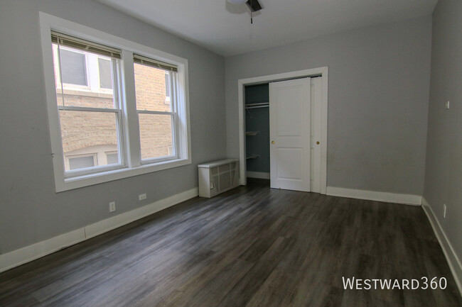 Building Photo - beautifully renovated 3-bedroom, 2-bathroo...