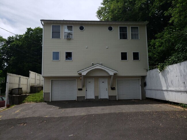 Primary Photo - 37-39 Munchausen Avenue - Blue Pod