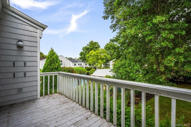 Building Photo - 220 Montauk Hwy