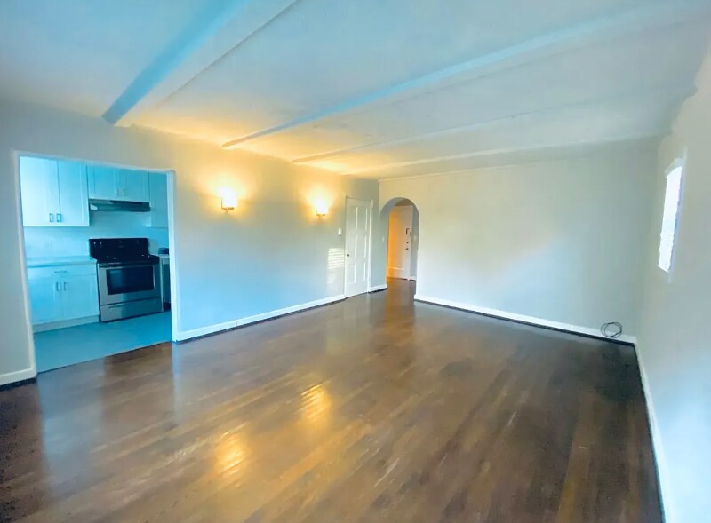 Building Photo - 421 Summit Ave E