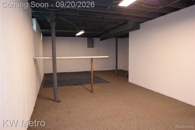 Building Photo - 626 E Twelve Mile Rd