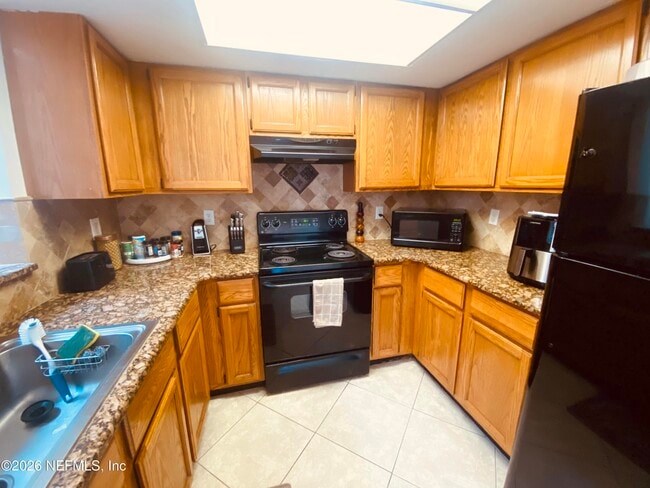 Building Photo - 2280 Ironstone Dr E