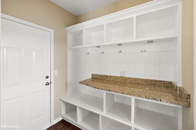 Building Photo - 46267 Terrace Dr