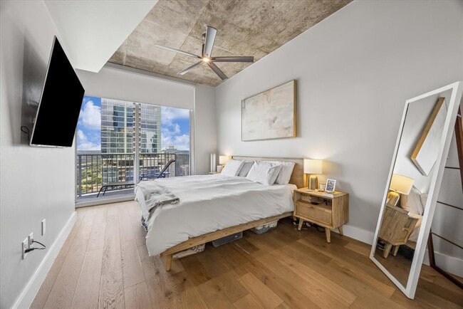 Building Photo - 360 Nueces St