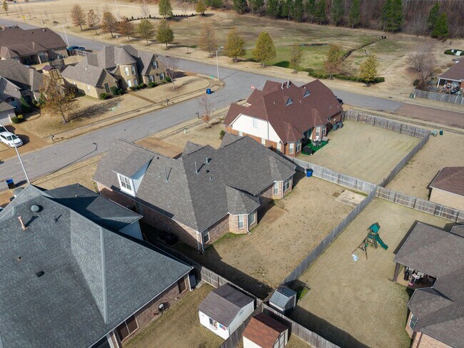 Building Photo - Completely Renovated 4bd/2ba in Olive Branch