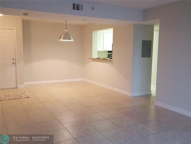 Building Photo - 2721 Ocean Club Blvd
