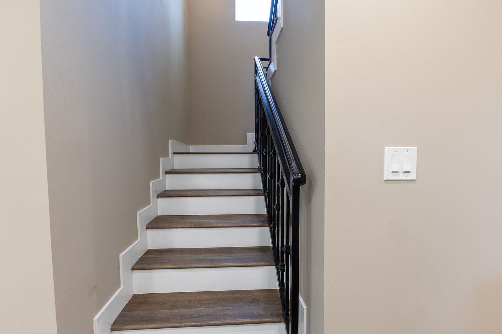 Stairway - 8424 Grenoble St