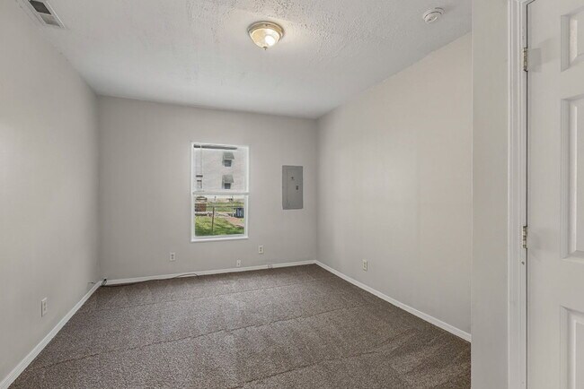 Building Photo - 513 Oak St