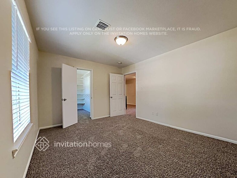 Building Photo - 11639 Idlebrook Dr