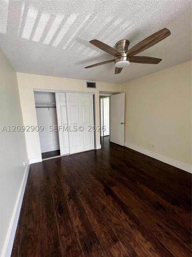 Building Photo - 6655 Racquet Club Dr