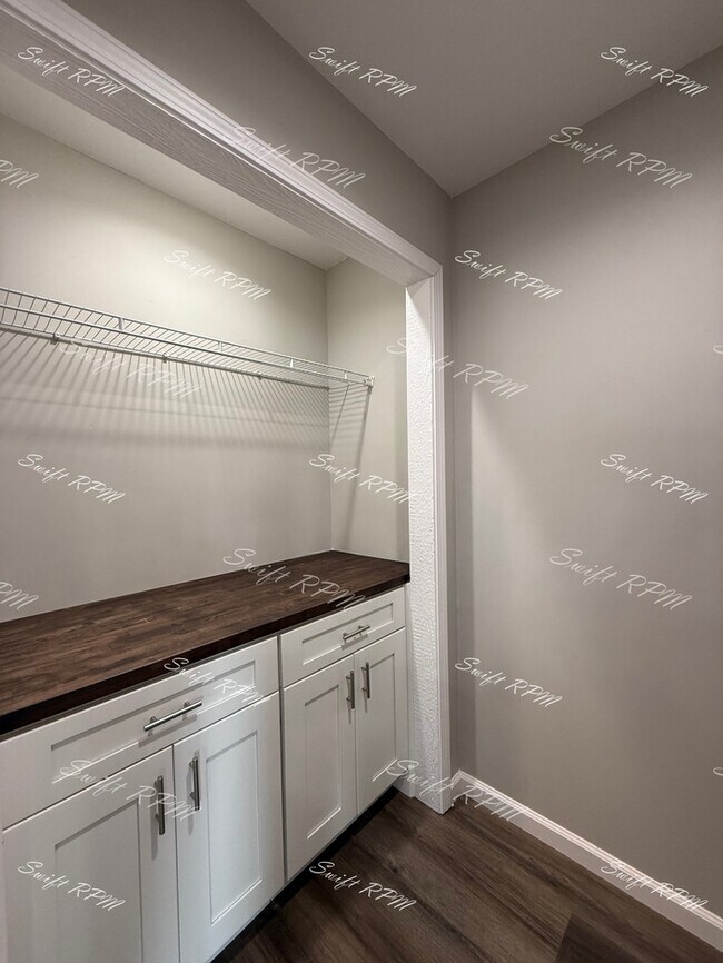 Building Photo - 707 N 2nd St