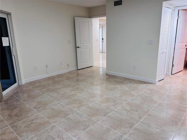 Building Photo - 942 NW 92nd Terrace