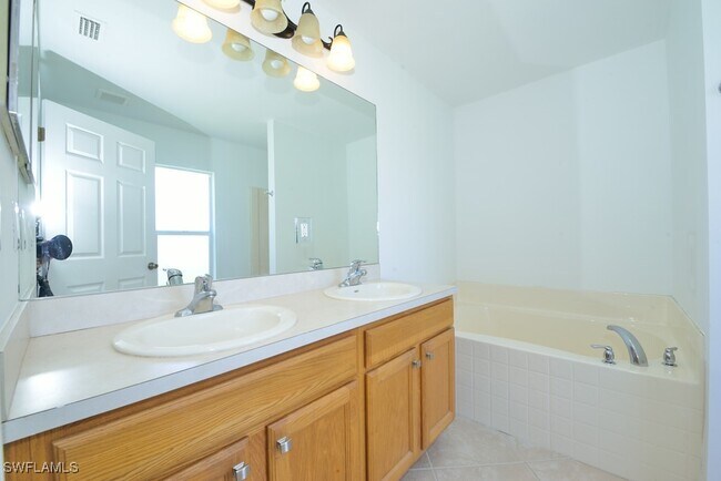 Building Photo - 343 NE 10th St