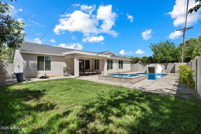 Building Photo - 6837 N 11th Ave