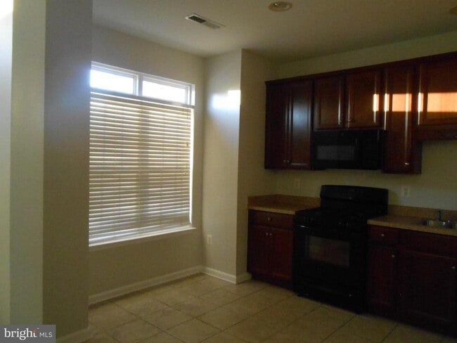 Building Photo - 202 London Downs Cir