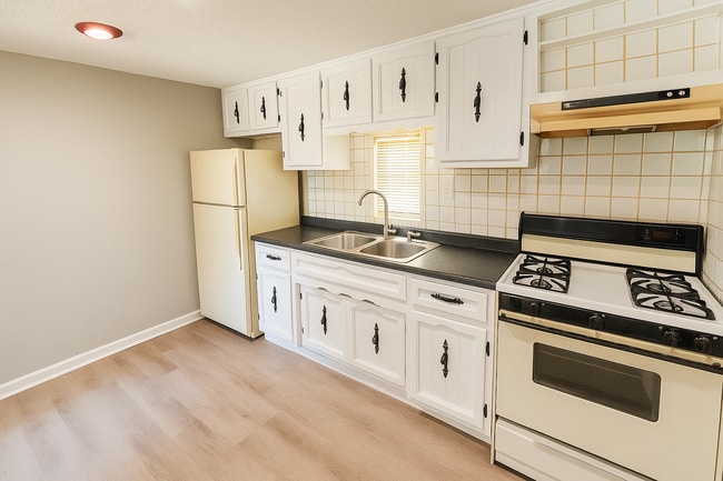 Building Photo - 704 E Perry St