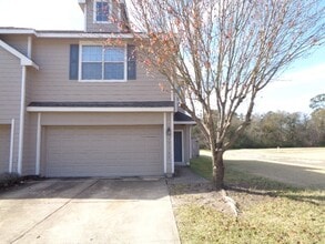 Building Photo - 17147 Oakwood Chase Dr