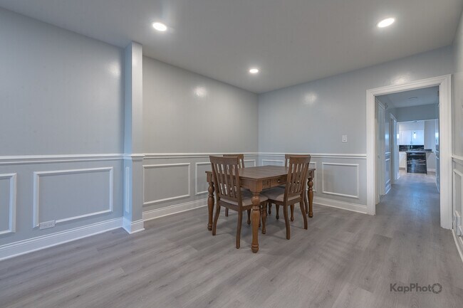 Building Photo - 6259 W Peterson Ave