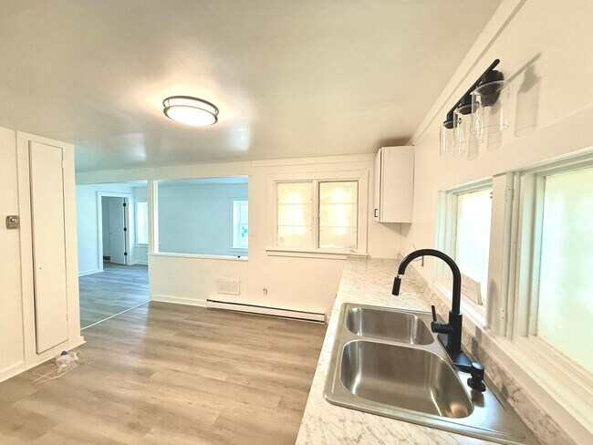 Building Photo - 24 Conway Pl