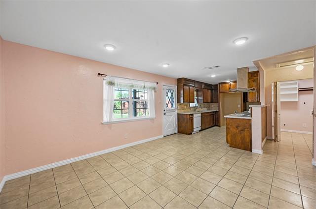 Building Photo - 301 W Grenoble Dr