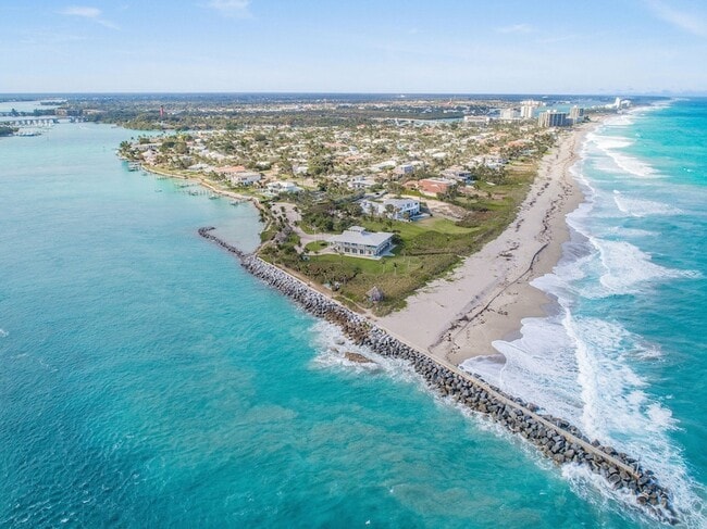 Building Photo - 300 N Hwy A1A