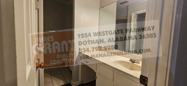 Building Photo - 211 Plantation Rd