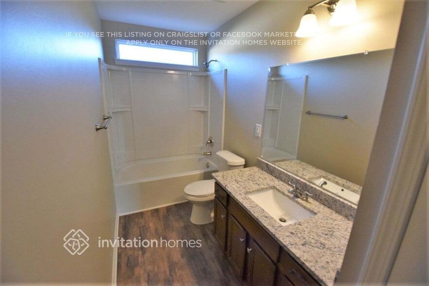 Building Photo - 6005 Centerview Dr