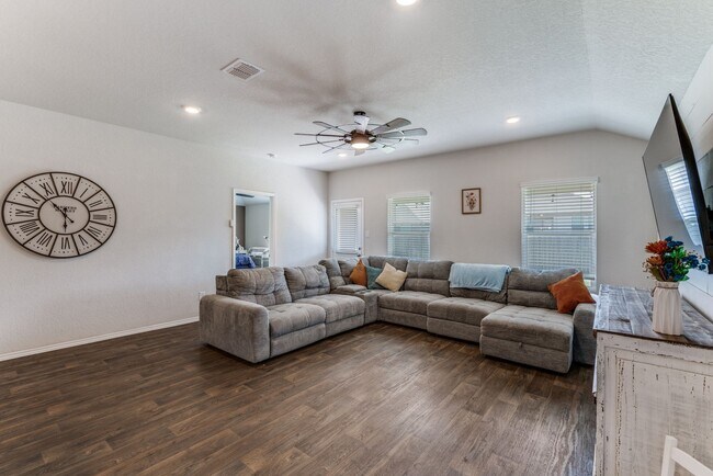 Building Photo - 816 Indigo Wy