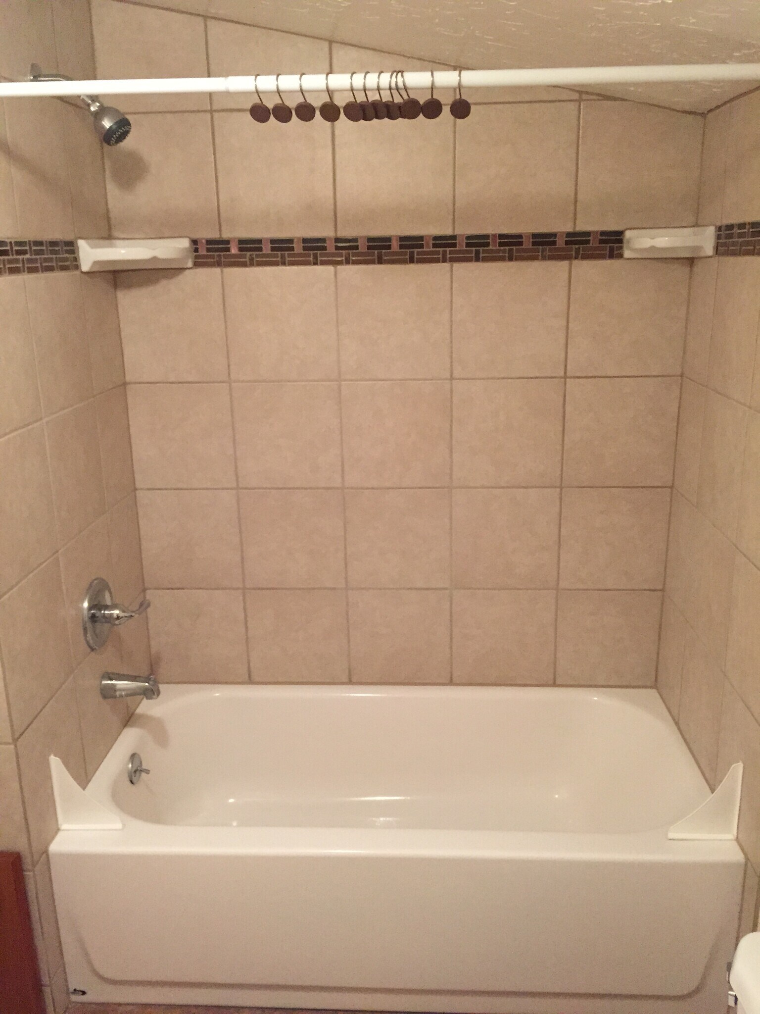 Building Photo - 908 E 8th St